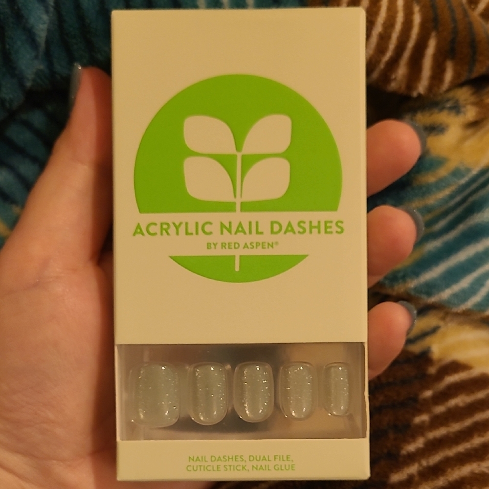 Red Aspen Acrylic Nail Dashes